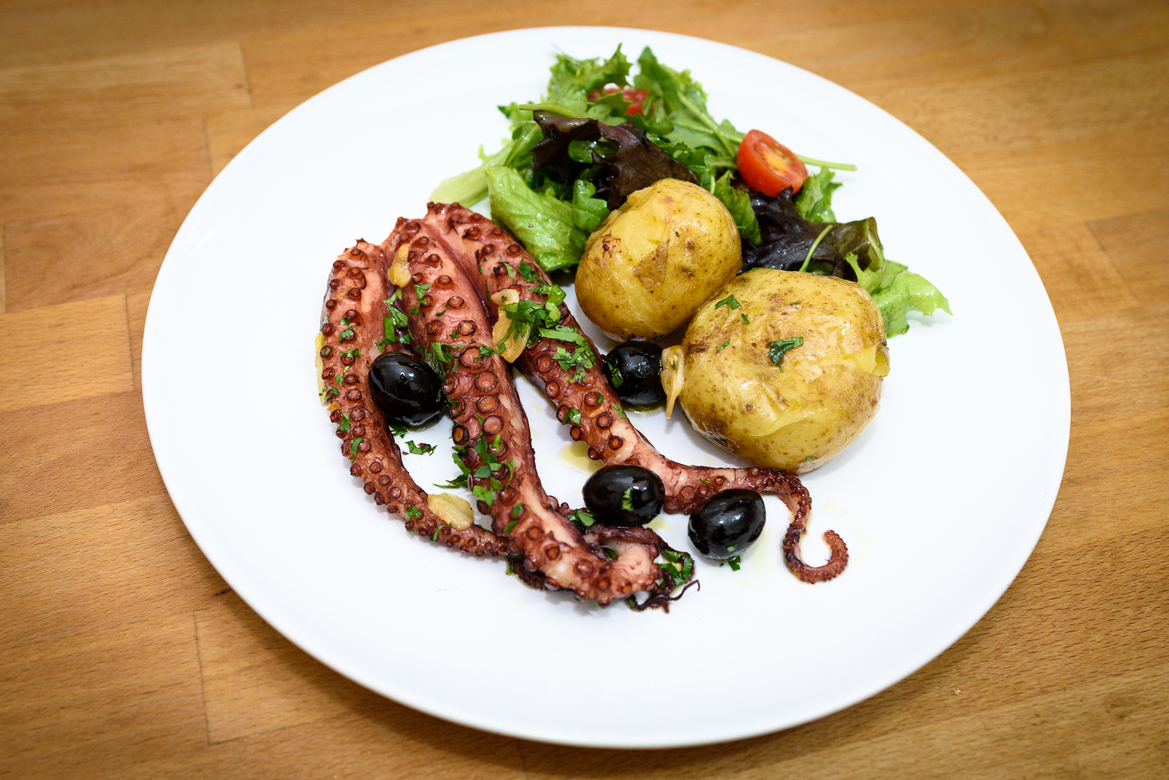 Polvo à Lagareiro Portuguese octopus dish