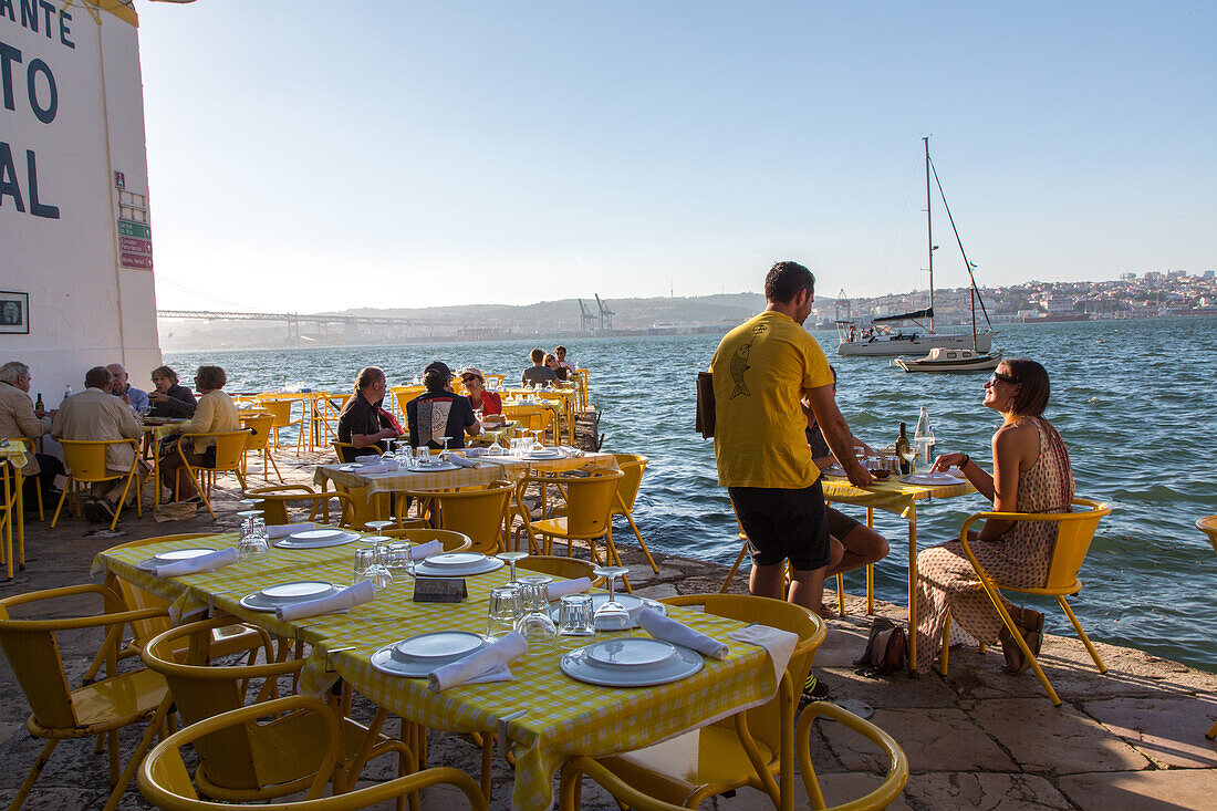 Ponto Final restaurant in Almada overlooking Lisbon