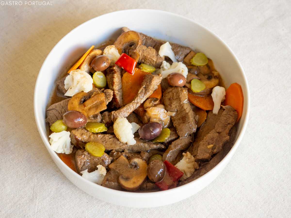 Pica-pau Portuguese snack dish